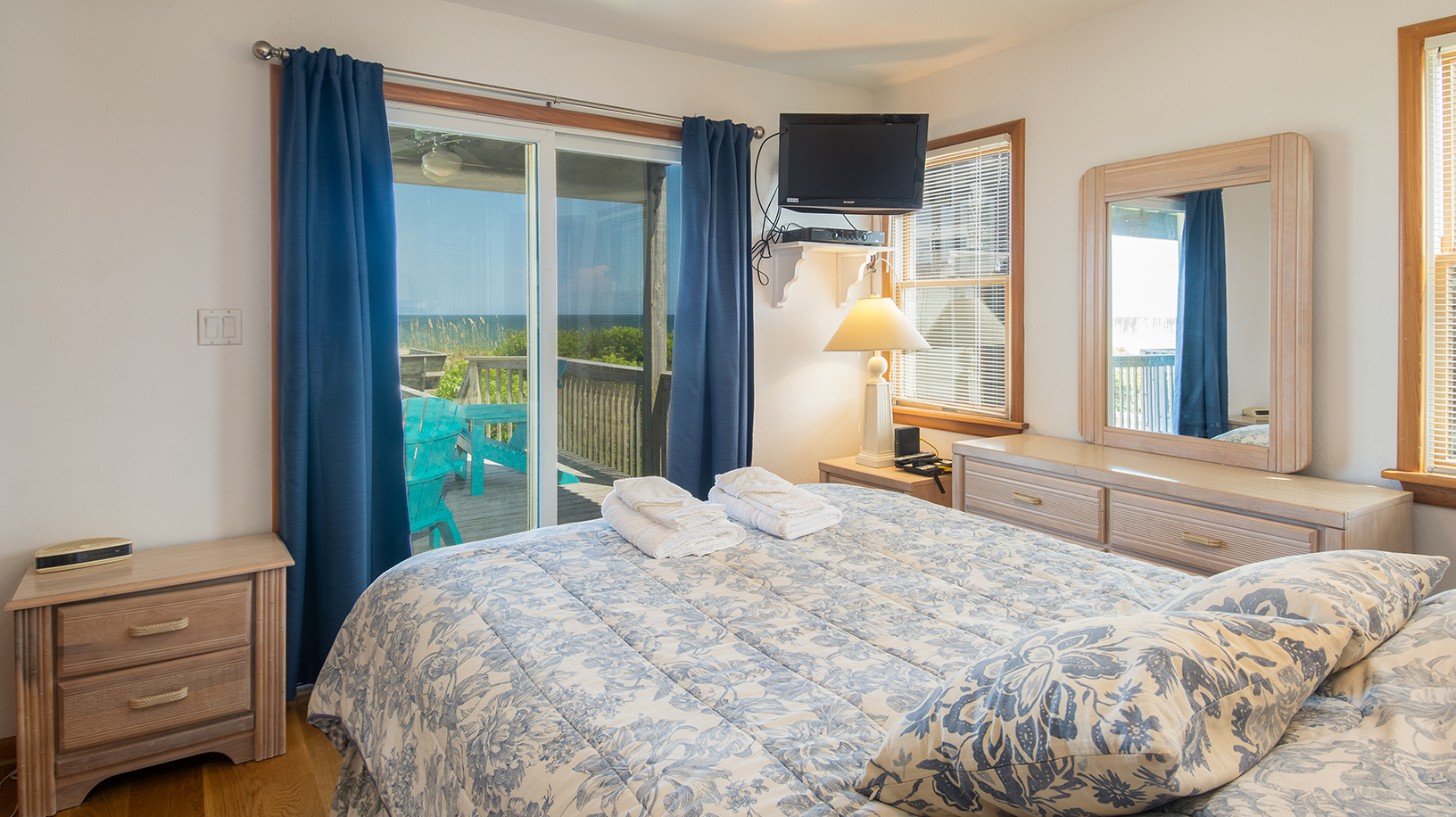 Outer Banks Beautiful Home - 6 Bedrooms & Full Ocean Views