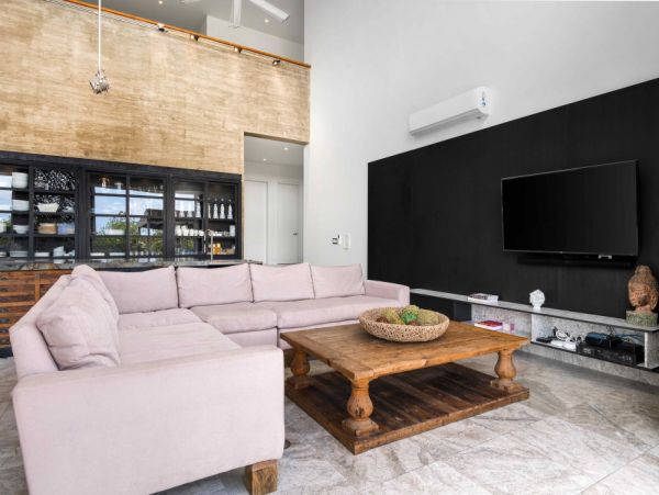Beachfront Nine Bedroom Vacation Rental in Turks and Caicos