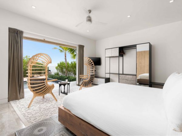 Beachfront Nine Bedroom Vacation Rental in Turks and Caicos