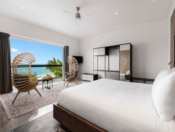 Beachfront Nine Bedroom Vacation Rental in Turks and Caicos
