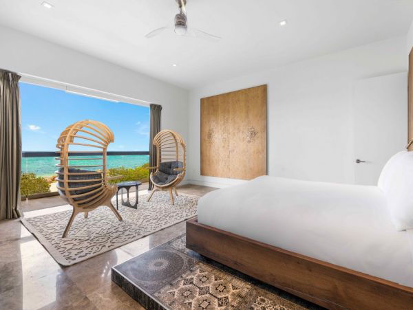 Beachfront Nine Bedroom Vacation Rental in Turks and Caicos