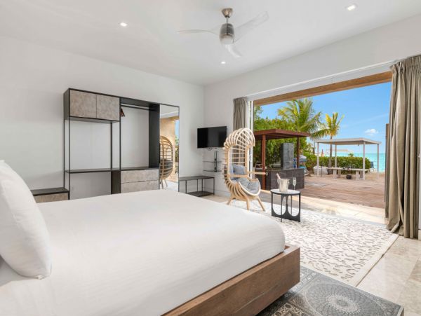 Beachfront Nine Bedroom Vacation Rental in Turks and Caicos