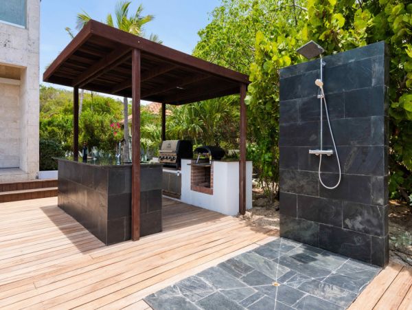 Beachfront Nine Bedroom Vacation Rental in Turks and Caicos
