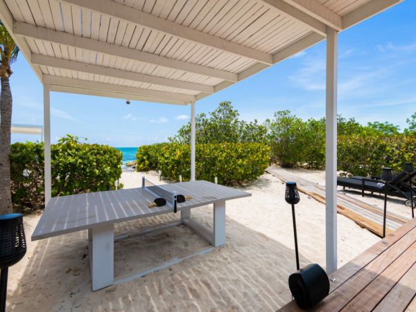 Beachfront Nine Bedroom Vacation Rental in Turks and Caicos