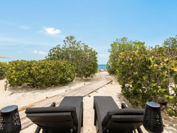 Beachfront Nine Bedroom Vacation Rental in Turks and Caicos