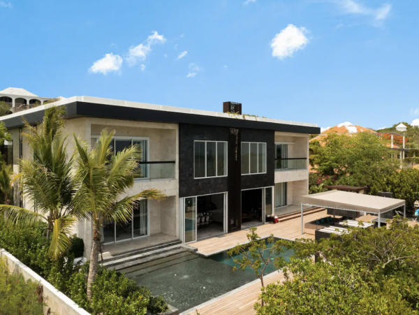 Beachfront Nine Bedroom Vacation Rental in Turks and Caicos