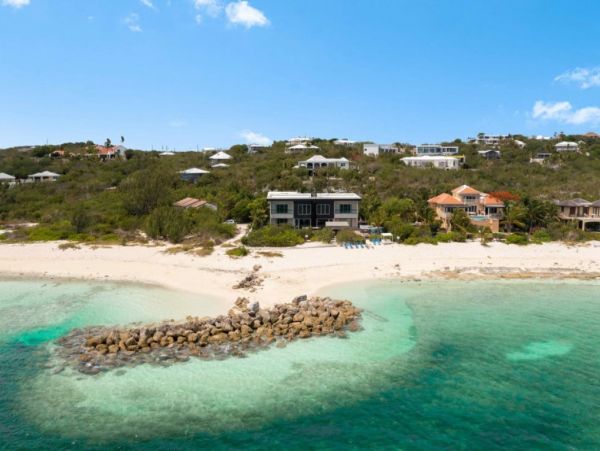 Beachfront Nine Bedroom Vacation Rental in Turks and Caicos