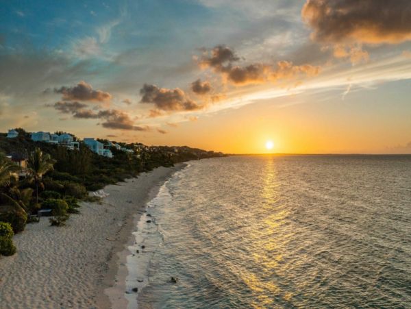 Beachfront Nine Bedroom Vacation Rental in Turks and Caicos