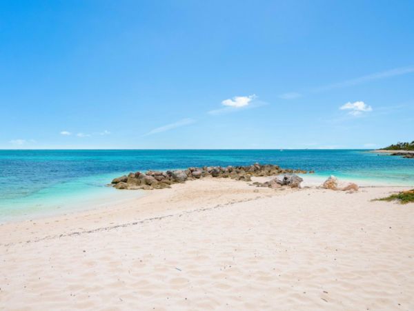 Beachfront Nine Bedroom Vacation Rental in Turks and Caicos