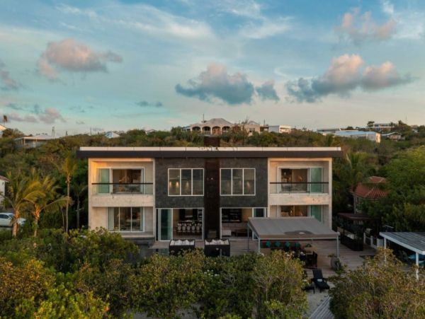Beachfront Nine Bedroom Vacation Rental in Turks and Caicos