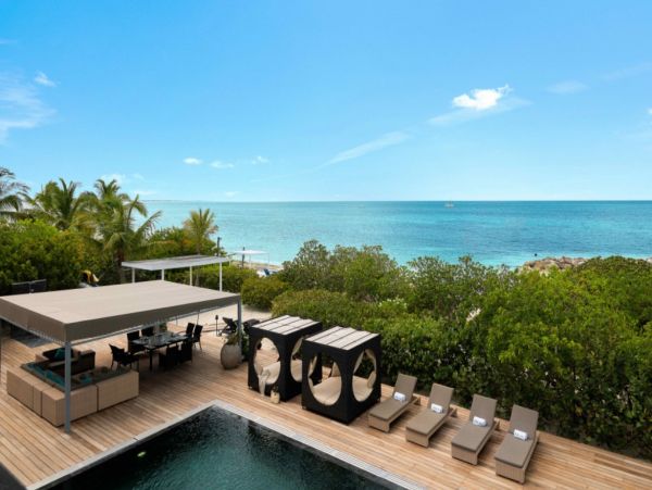 Beachfront Nine Bedroom Vacation Rental in Turks and Caicos