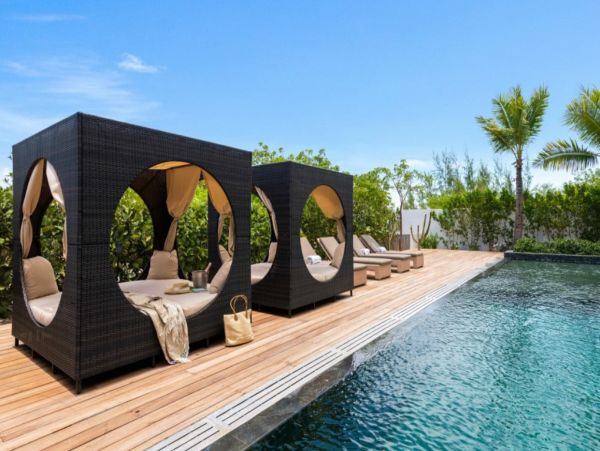 Beachfront Nine Bedroom Vacation Rental in Turks and Caicos