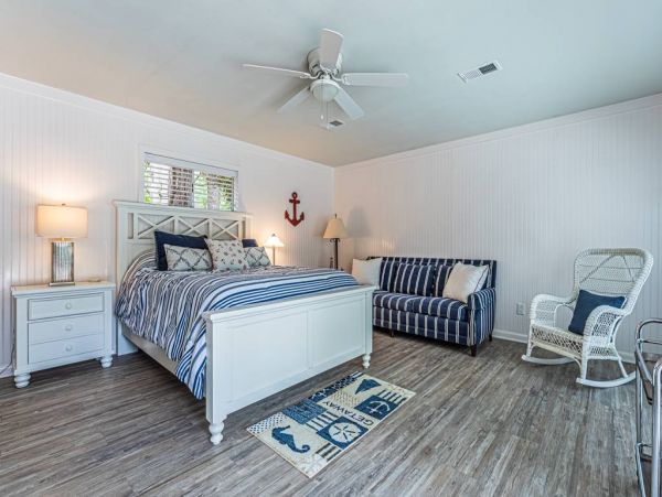 Hilton Head 4 Bedroom Pool Home with Guest House Sleeps 10