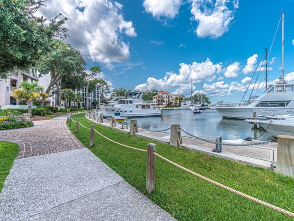 Hilton Head 4 Bedroom Pool Home with Guest House Sleeps 10