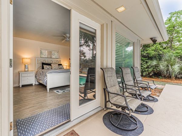 Hilton Head 4 Bedroom Pool Home with Guest House Sleeps 10