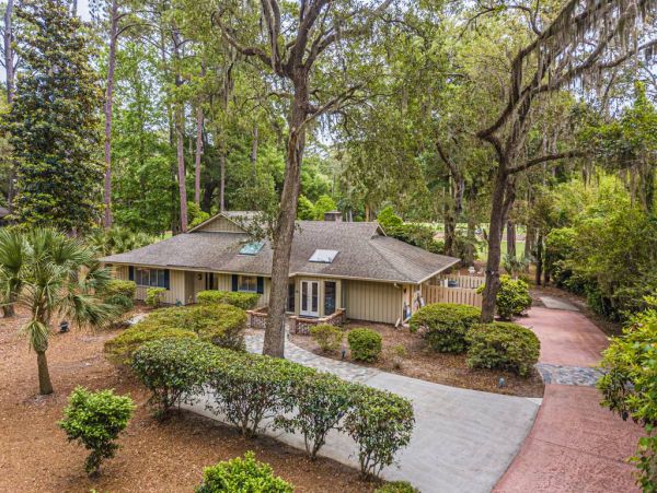 Hilton Head 4 Bedroom Pool Home with Guest House Sleeps 10