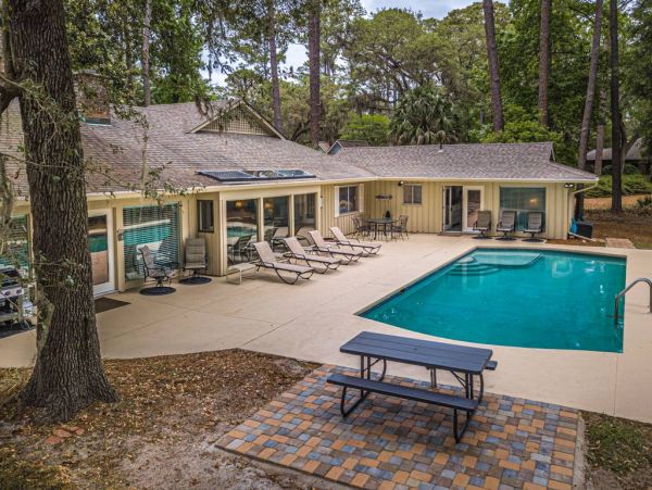 Hilton Head 4 Bedroom Pool Home with Guest House Sleeps 10