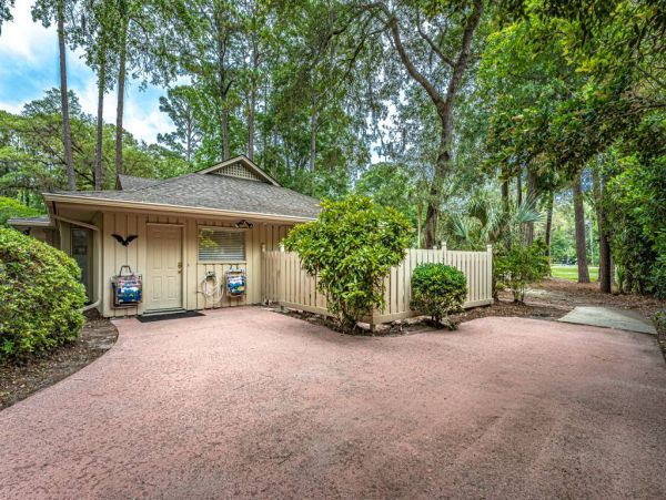 Hilton Head 4 Bedroom Pool Home with Guest House Sleeps 10