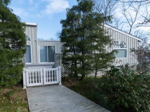 Three Bedroom East Hampton Gorgeous Rental Home with Pool