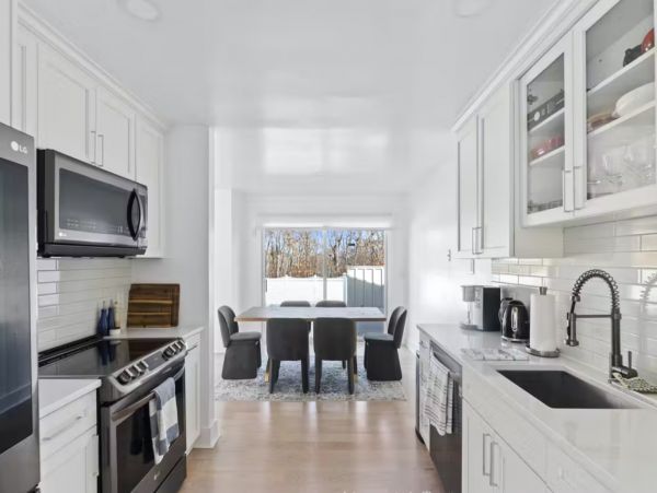 Three Bedroom East Hampton Gorgeous Rental Home with Pool