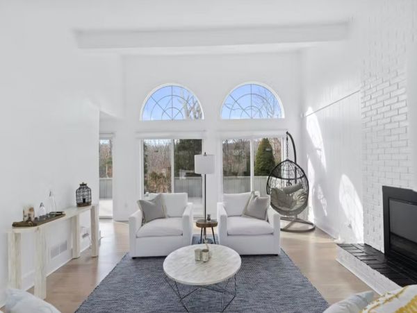 Three Bedroom East Hampton Gorgeous Rental Home with Pool