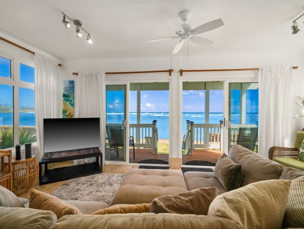 Charming 2 Bedroom Home Awe-Inspiring View of Anahola Beach