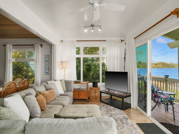 Charming 2 Bedroom Home Awe-Inspiring View of Anahola Beach