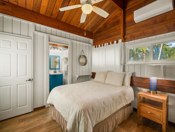 Charming 2 Bedroom Home Awe-Inspiring View of Anahola Beach