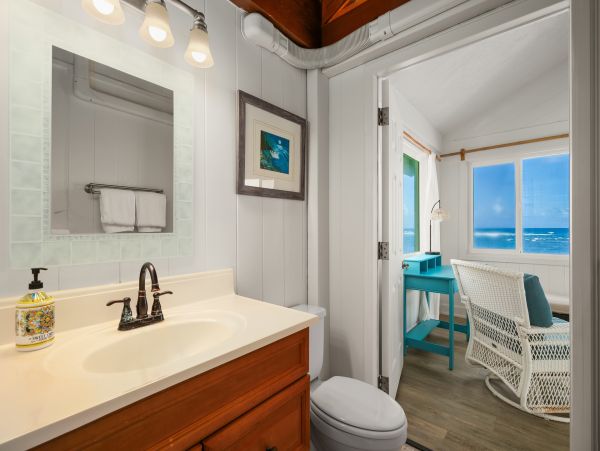 Charming 2 Bedroom Home Awe-Inspiring View of Anahola Beach