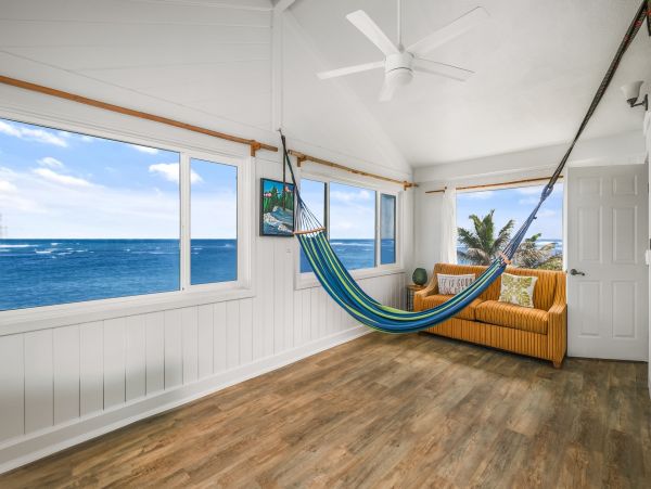 Charming 2 Bedroom Home Awe-Inspiring View of Anahola Beach