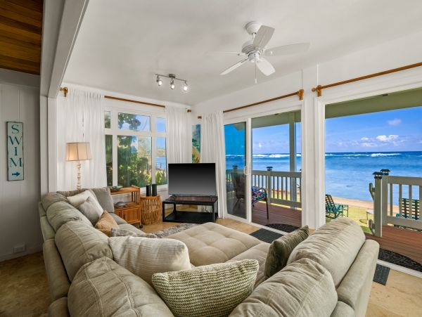 Charming 2 Bedroom Home Awe-Inspiring View of Anahola Beach