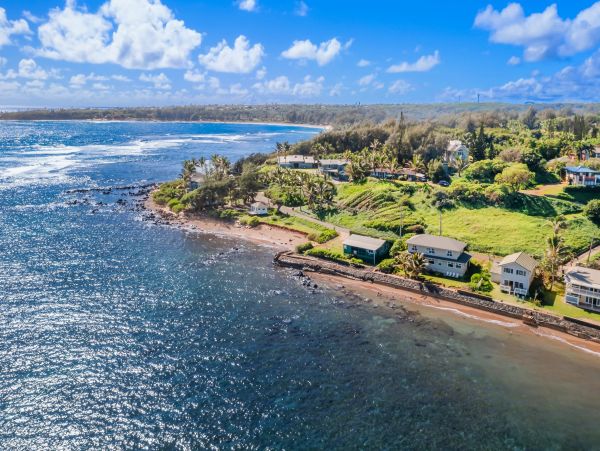 Charming 2 Bedroom Home Awe-Inspiring View of Anahola Beach