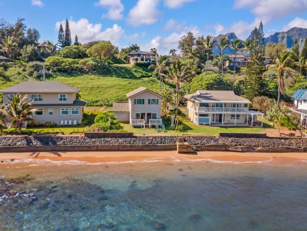 Charming 2 Bedroom Home Awe-Inspiring View of Anahola Beach