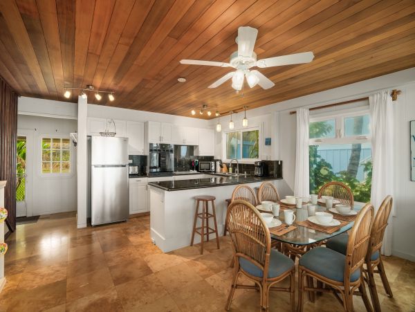 Charming 2 Bedroom Home Awe-Inspiring View of Anahola Beach