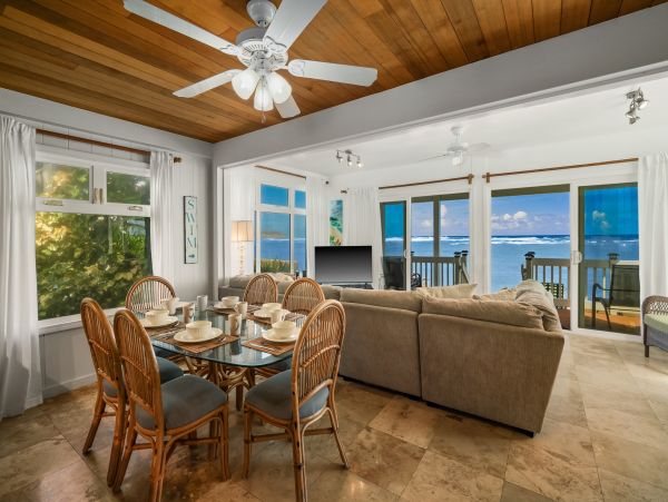 Charming 2 Bedroom Home Awe-Inspiring View of Anahola Beach