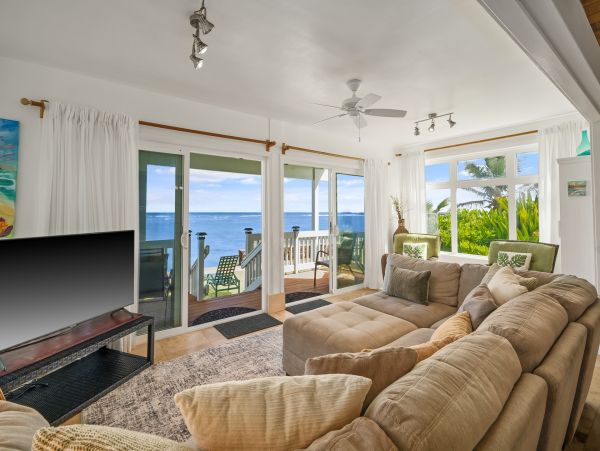 Charming 2 Bedroom Home Awe-Inspiring View of Anahola Beach