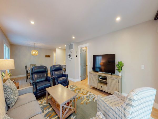 Two Bedroom Villa in Hilton Head Pet-Friendly Walk To Beach