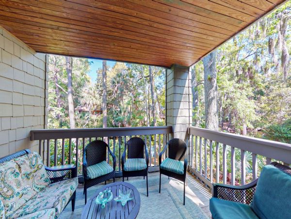 Two Bedroom Villa in Hilton Head Pet-Friendly Walk To Beach