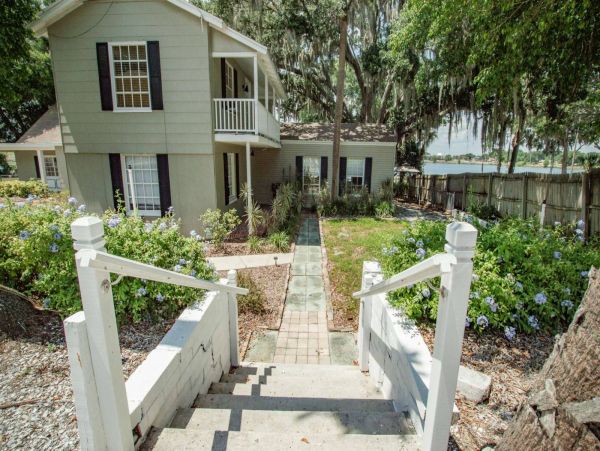 Tampa Home 1017102