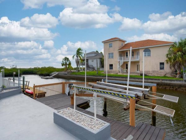 Tampa Home 1017112
