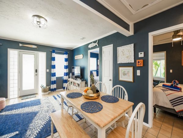 Holmes Beach Vacation Cottage One Block from Beach Sleeps 8