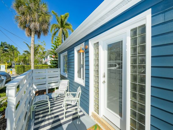 Holmes Beach Vacation Cottage One Block from Beach Sleeps 8