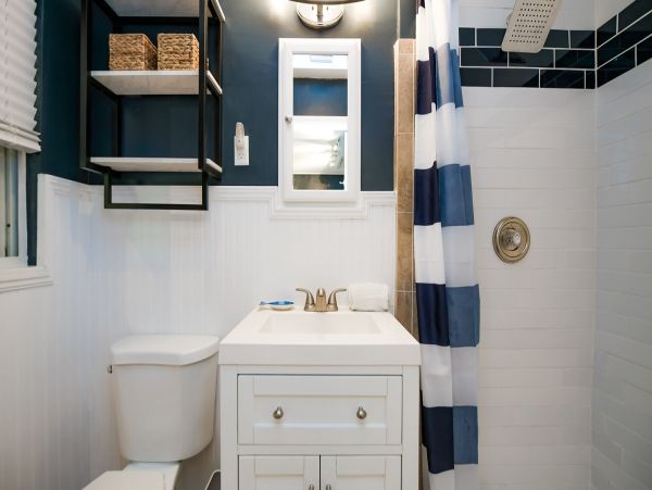 Holmes Beach Vacation Cottage One Block from Beach Sleeps 8