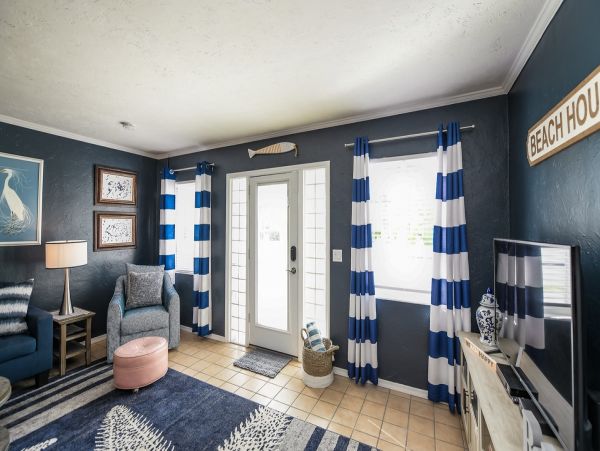 Holmes Beach Vacation Cottage One Block from Beach Sleeps 8
