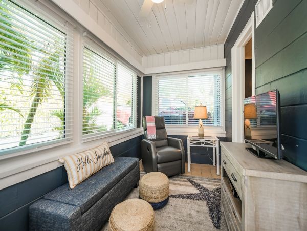 Holmes Beach Vacation Cottage One Block from Beach Sleeps 8
