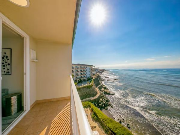 Sunset Cliffs 2 Bedroom Beach Condo Sweeping Ocean Views