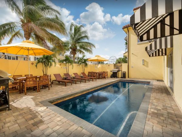 Siesta Key 6 Bedroom Pool Home Close To The Beach Sleeps 16