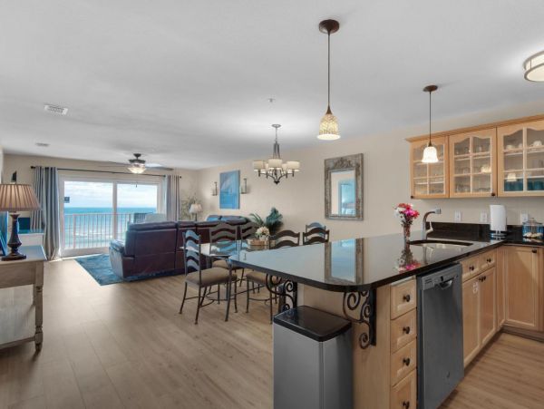 Destin Oceanfront Beach Condo Sleeps 7 Guests Full Gulf View