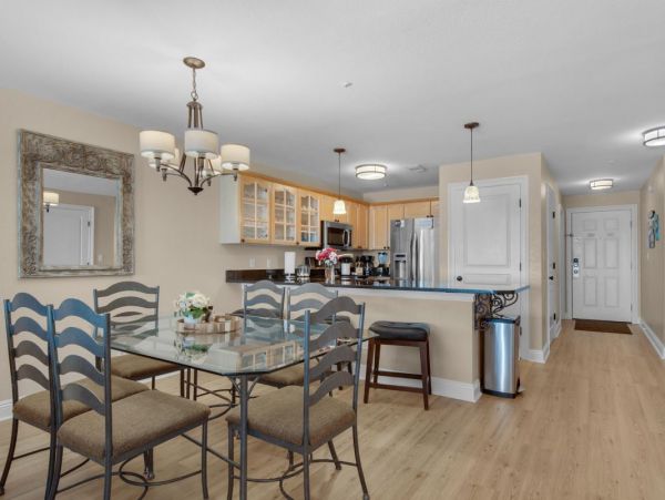 Destin Oceanfront Beach Condo Sleeps 7 Guests Full Gulf View