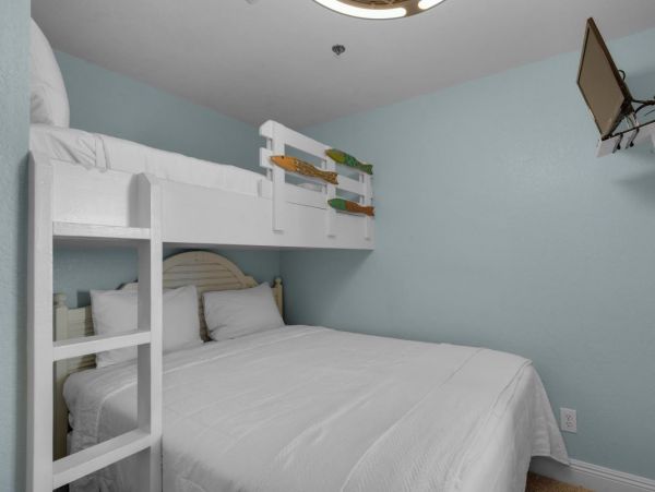 Destin Oceanfront Beach Condo Sleeps 7 Guests Full Gulf View